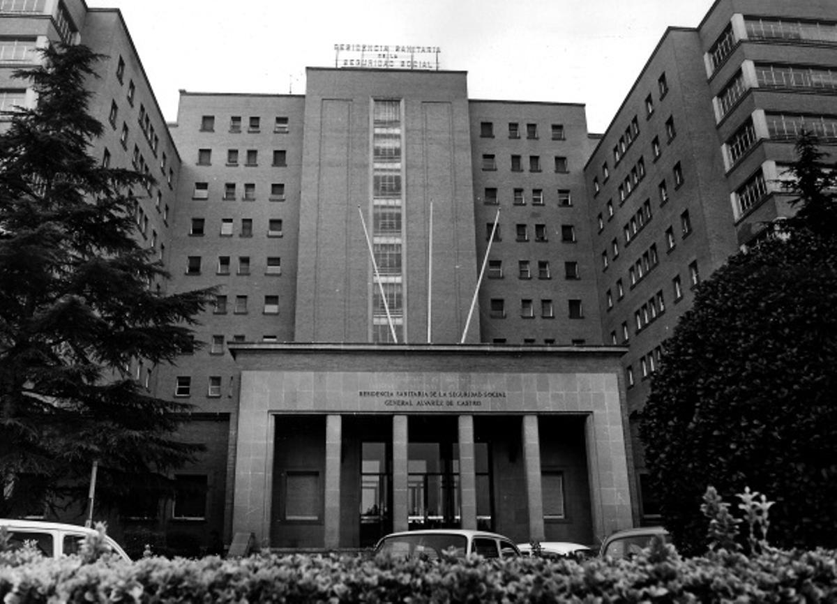 Façana de l'hospital el 1975
