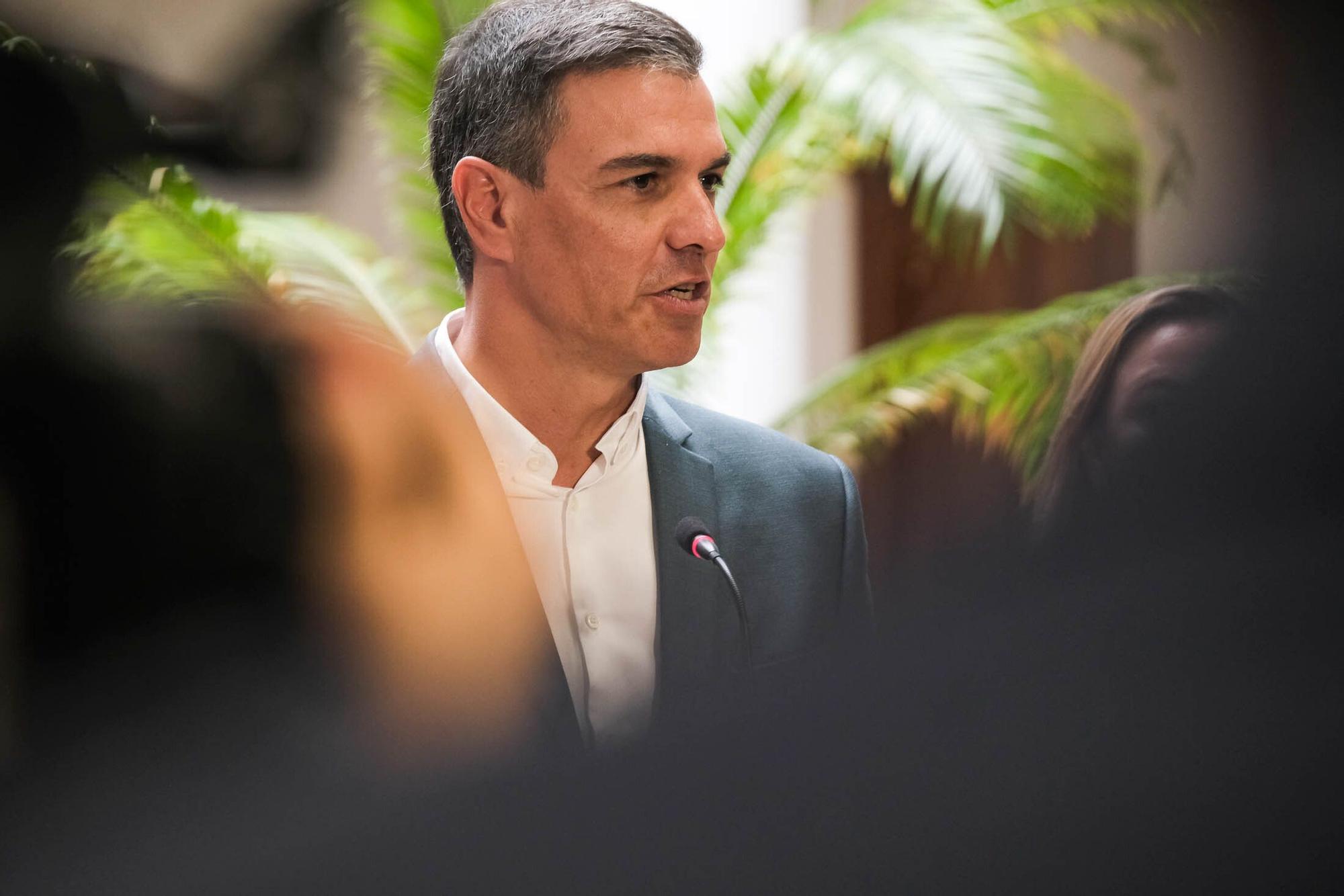 Encuentro entre Pedro Sánchez y Ángel Víctor Torres en el Cabildo de Lanzarote