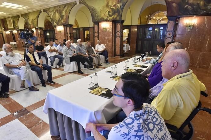 Presentación de la luchada homenaje al Pollo de ...