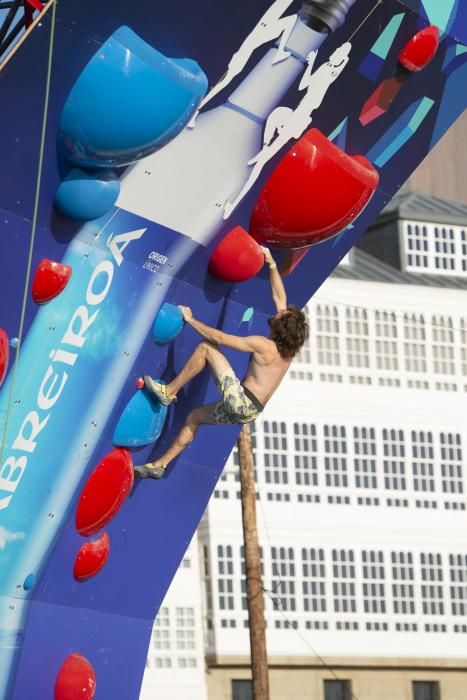 El festival reúne en A Coruña a más de 200 profesionales procedentes de 15 países que competirán en disciplinas como psicoblock, boulder o parkour.