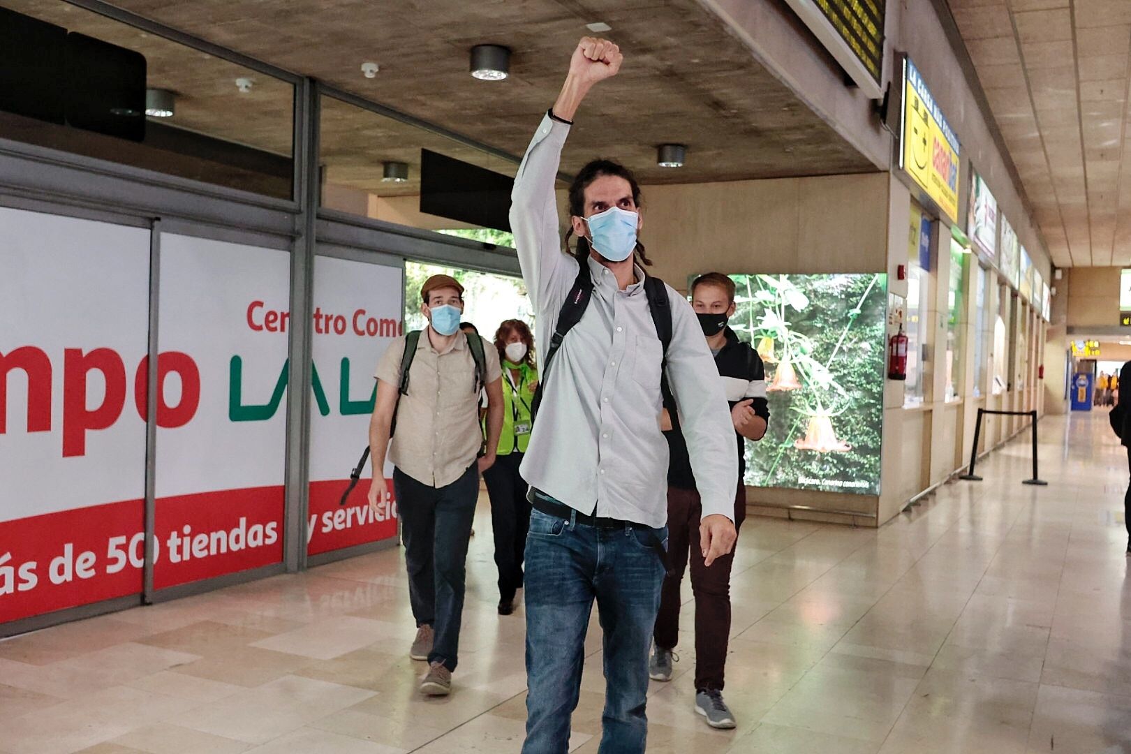 Alberto Rodríguez llega a Tenerife y anuncia que deja la militancia de Podemos