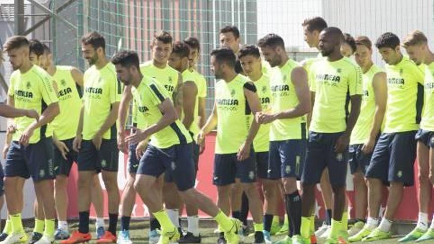 La plantilla amarillo, en uno de los últimos entrenamientos de la pasada campaña.