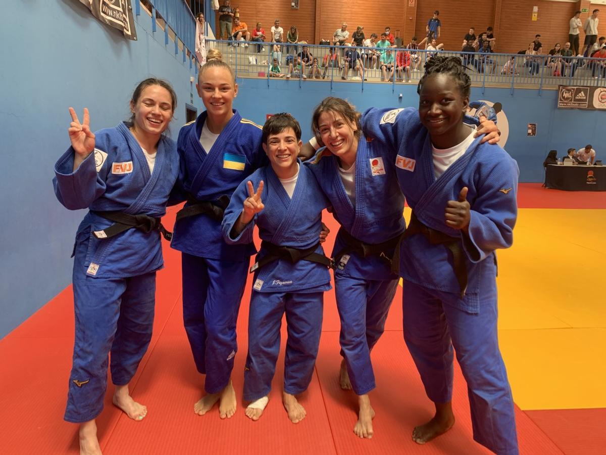 El equipo femenino del Valencia Club de Judo que se ha proclamado campeón.