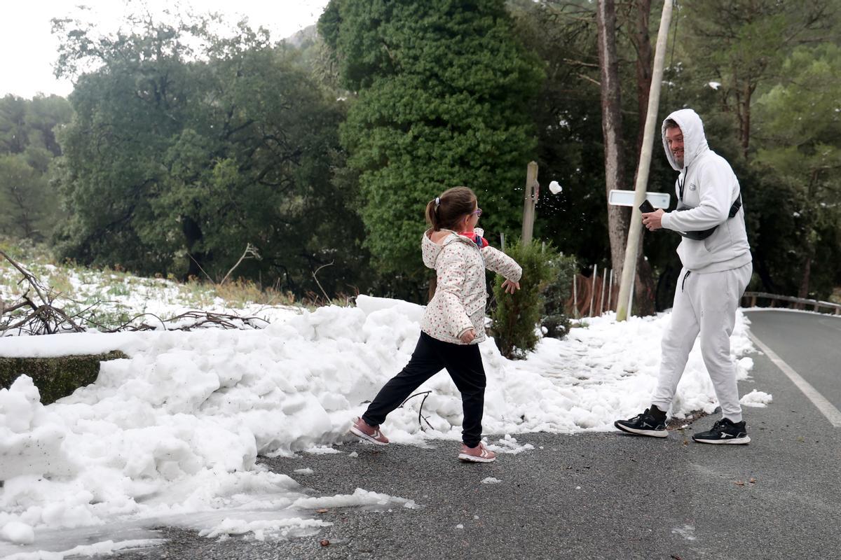 La nieve llega a la sierra de Tramuntana en Mallorca