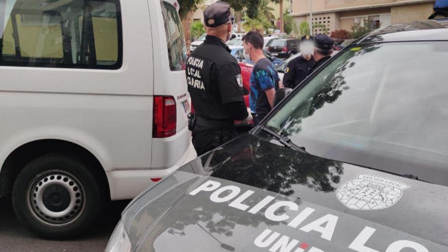 Agentes de la Unipol de Santa Cruz.