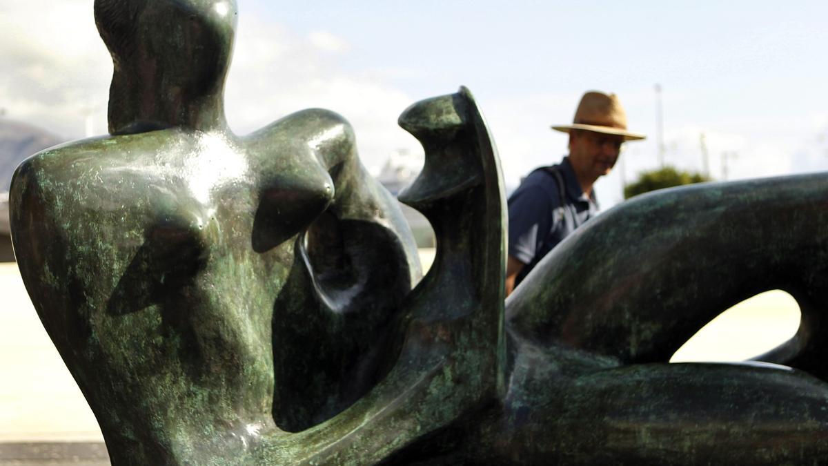 Una de las esculturas que forma parte de la exposición al aire libre.