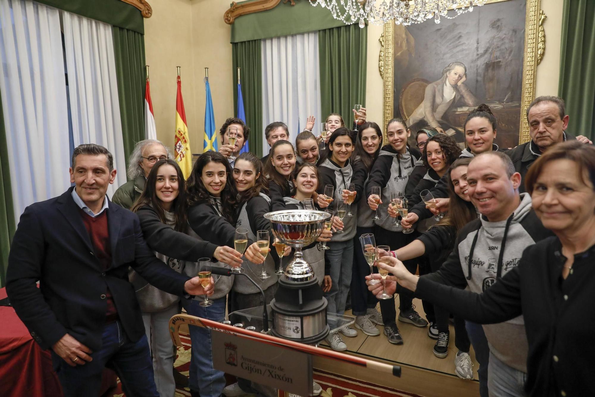 La recepción en el Ayuntamiento a las jugadoras del Telecable Gijón, en imágenes