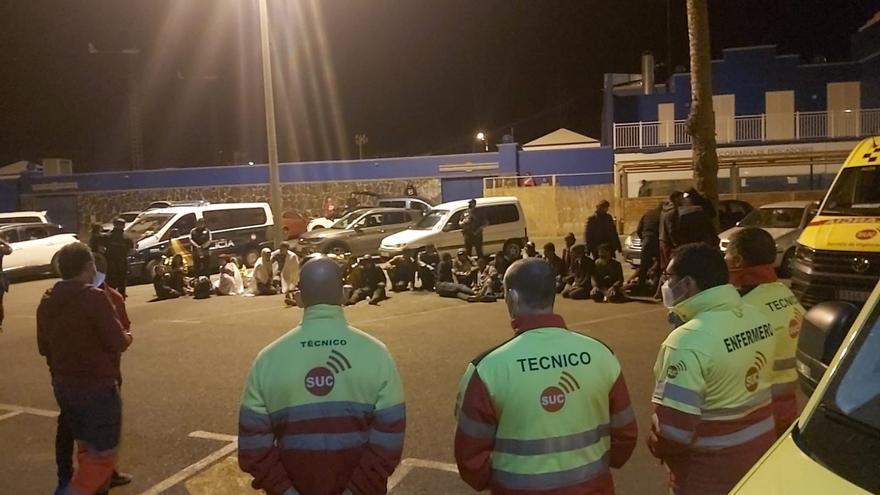 Una patera llega al sureste de Gran Canaria con 36 migrantes, 13 de ellos niños