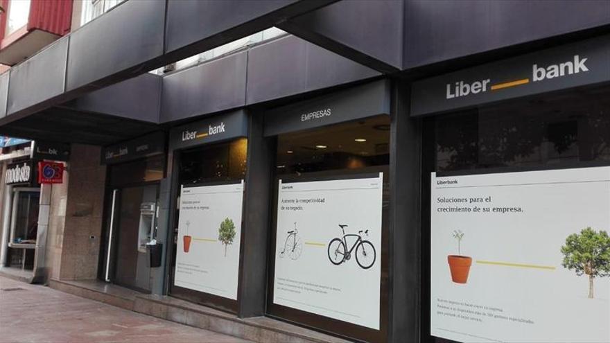 Liberbank reabre las oficinas de Arroyo de la Luz y  Navalmoral de la Mata