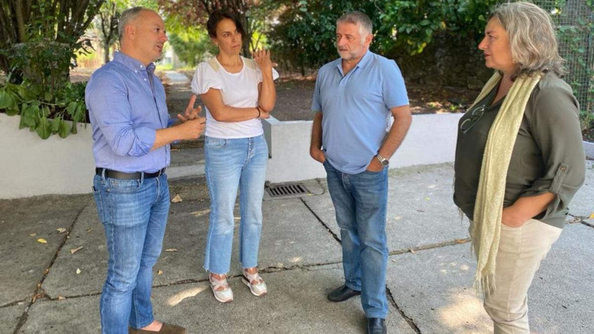 David Regades, Paula Fernández, Manuel Cuíña y Olga Rivas, en la reunión de ayer. |