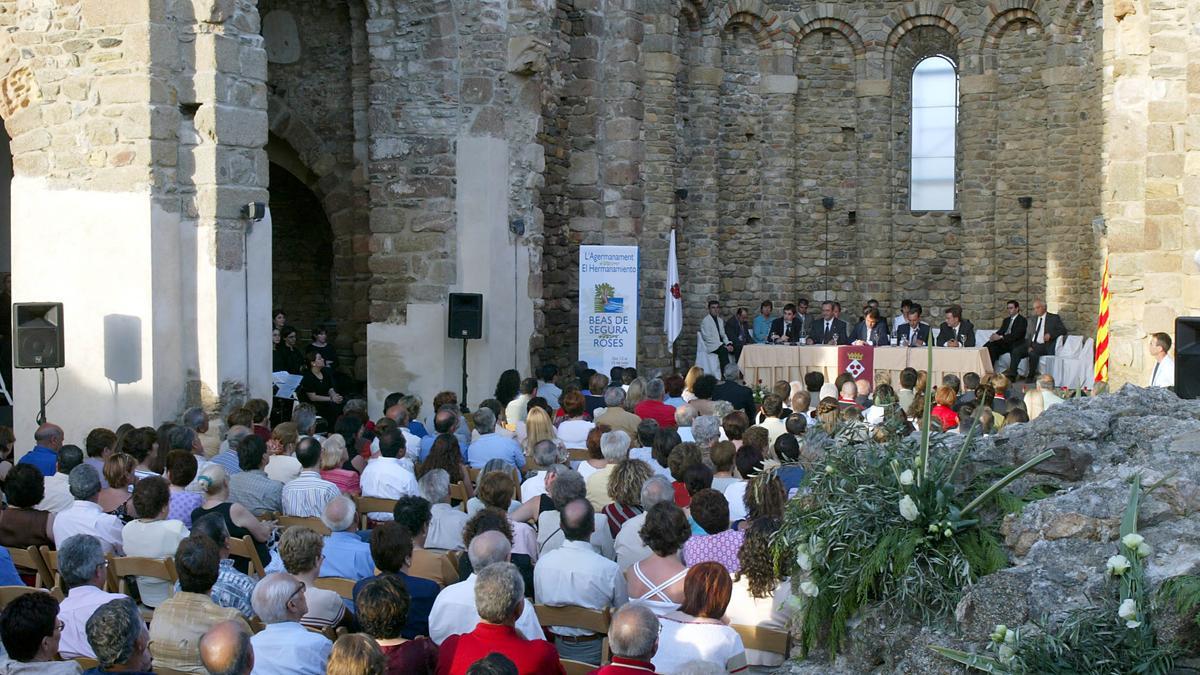 Amb la Cerimònia Oficial de Signatura del Protocol d’Agermanament a l’església de la Ciutadella va quedar proclamat l’agermanament fa vint anys