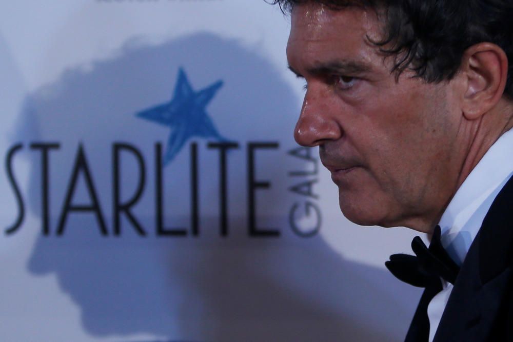 Banderas arrives to a photocall at the Starlite ...