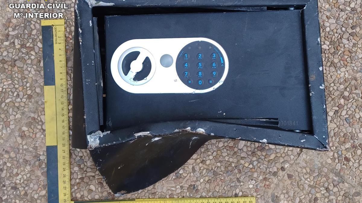 Caja fuerte robada en una vivienda de Cala d'Or tras escalar un muro de dos metros.