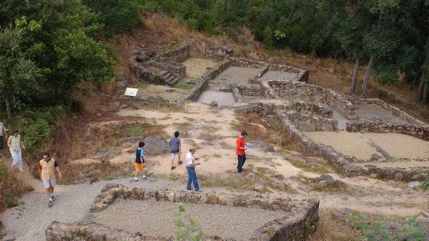 Vista del Castro de Santomé, donde se estudian los hallazgos de un asentamiento tardorromano. // Iñaki Osorio