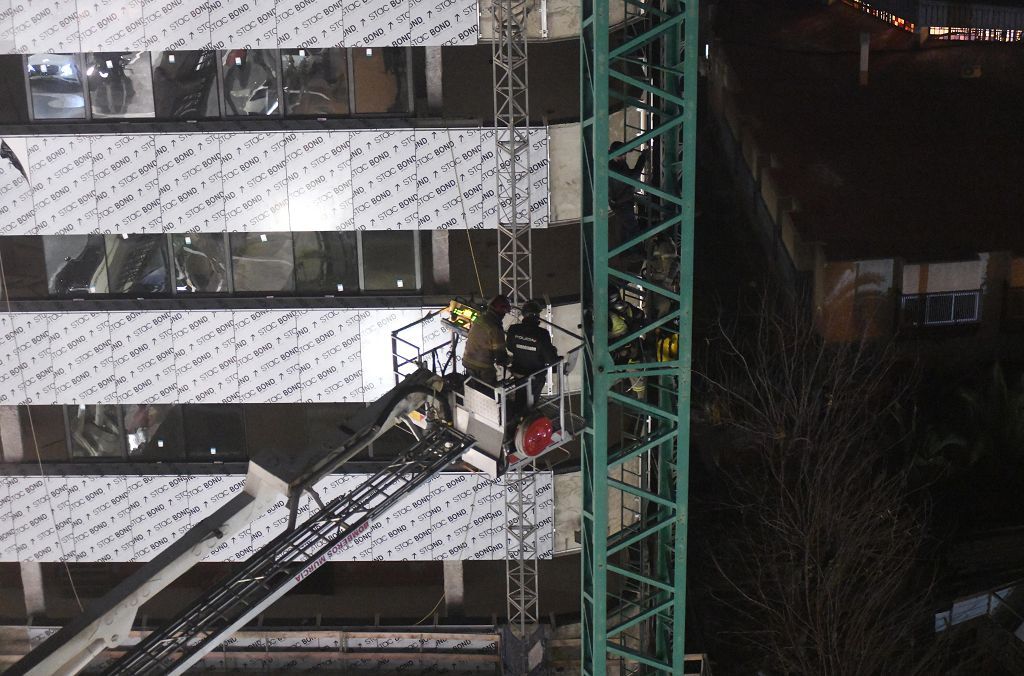 Un hombre amenaza con tirarse desde una grúa en Murcia