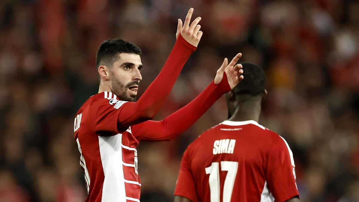 Lees-Melou empató el partido ante el Leverkusen con una buena volea (1-1)