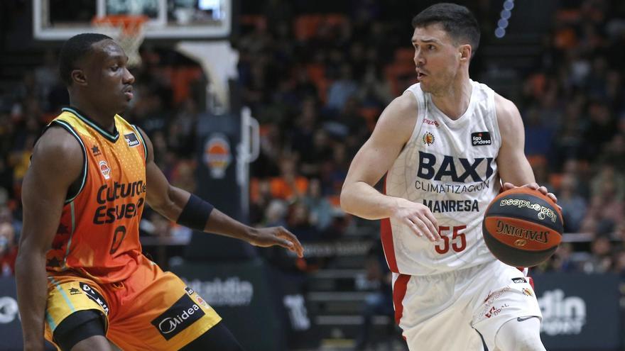 Dani Pérez davant Jared Harper, la temporada passada