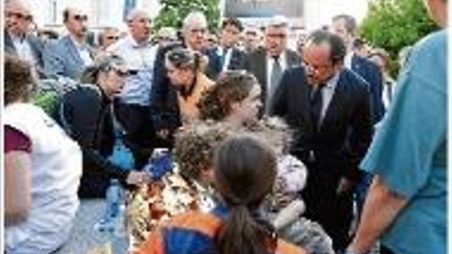 El descarrilament d&#039;un tren causa almenys 6 morts i desenes de ferits al sud de París