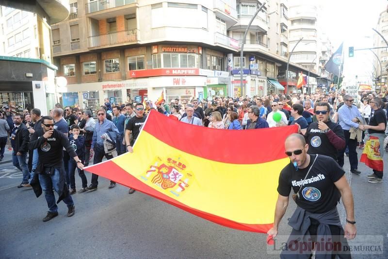 Miles de policías claman en Murcia para exigir "equiparación real" de sus salarios