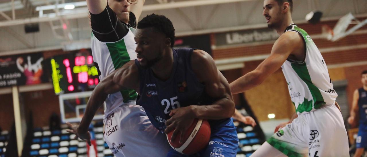 Norelia durante el partido que el Liberbank Oviedo Baloncesto ganó al Cáceres (98-67)