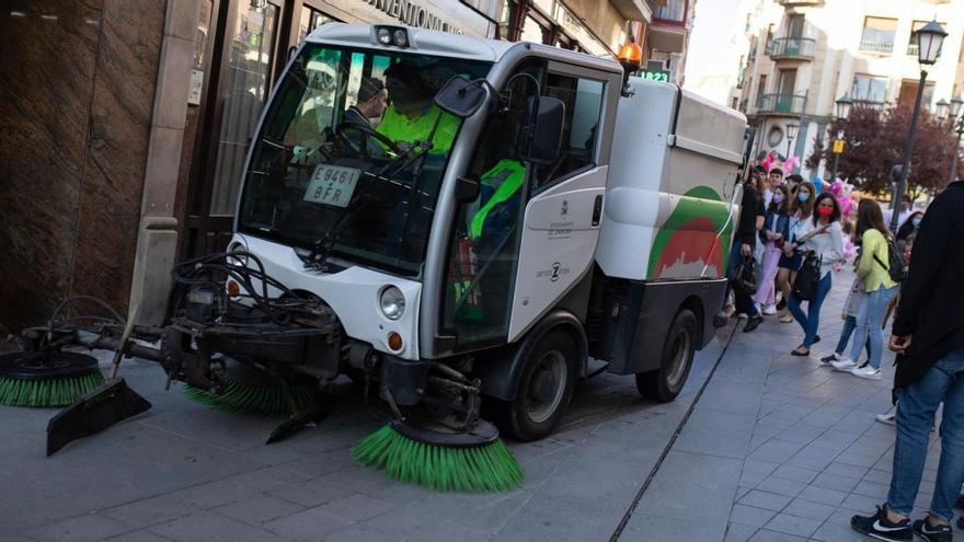 Vehículo municipal de limpieza de calles. | LOZ