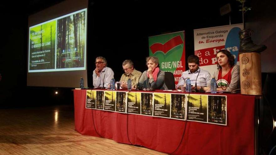 La mesa de debate celebrada ayer en Ourense reunió a parlamentarios europeos. // Jesús Regal