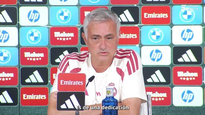 Mourinho: "La gente le tira piedras a Vinícius porque es un árbol cargado de frutos. El mejor Vinícius va a llegar"