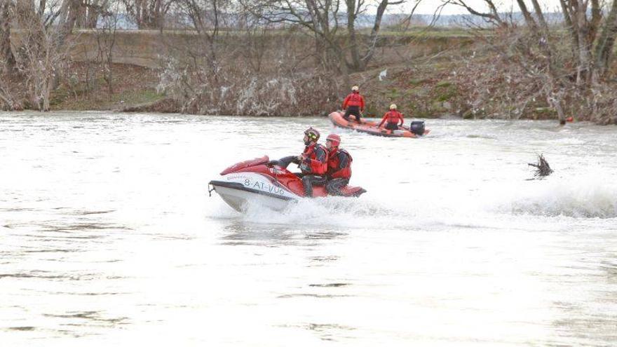 La búsqueda del desaparecido en Nochevieja vuelve al Ebro