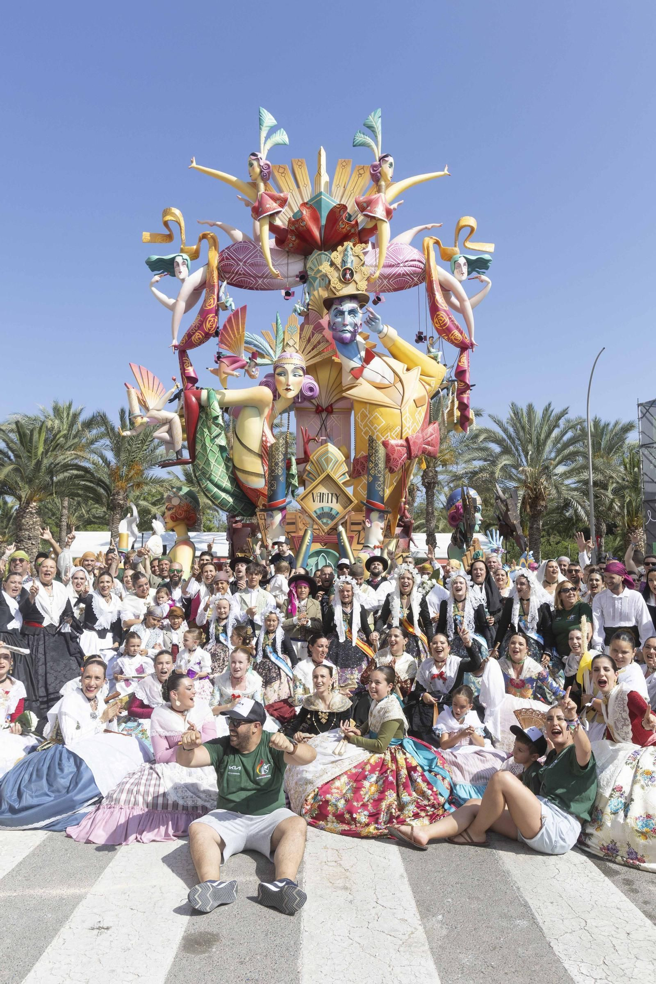 Baver - Els Antigons gana por primera vez el premio a la mejor hoguera de Alicante