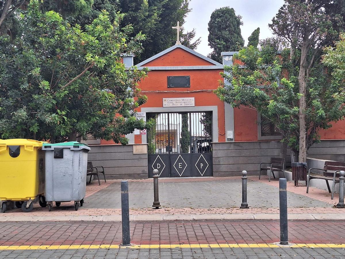 Imagen del cementerio municipal de Ingenio, que tiene la entrada principal por la calle Avenida de La Gloria.