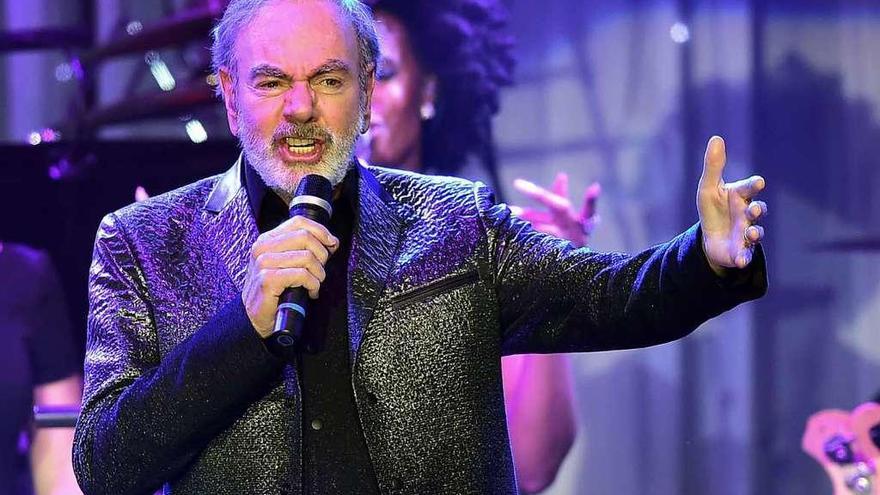 El cantante Neil Diamond durante una actuación.