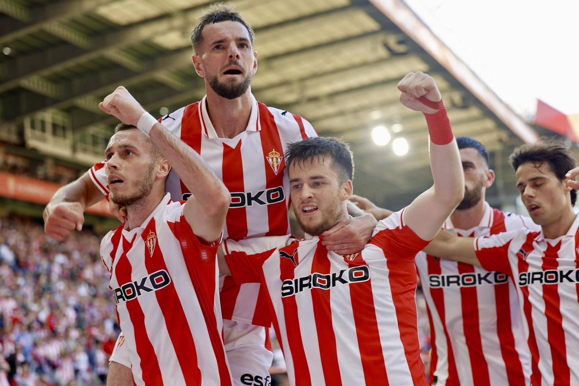 EN IMÁGENES: El partido del Sporting- Racing de Santander en El Molinón