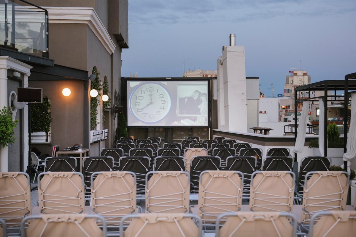 Cine de verano del Hotel Emperador.