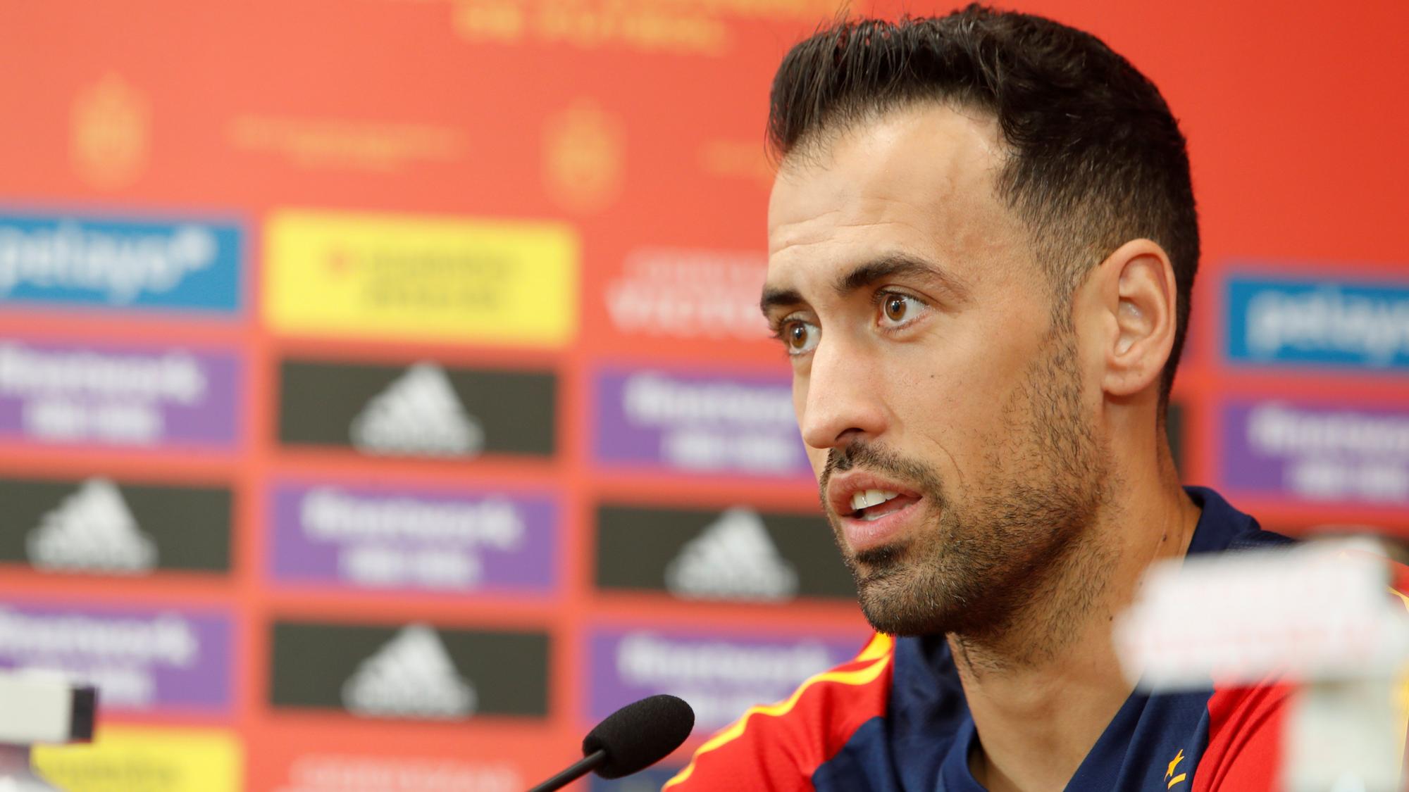 Busquets, en la rueda de prensa que ha ofrecido en el estadio de La Romareda (Zaragoza).