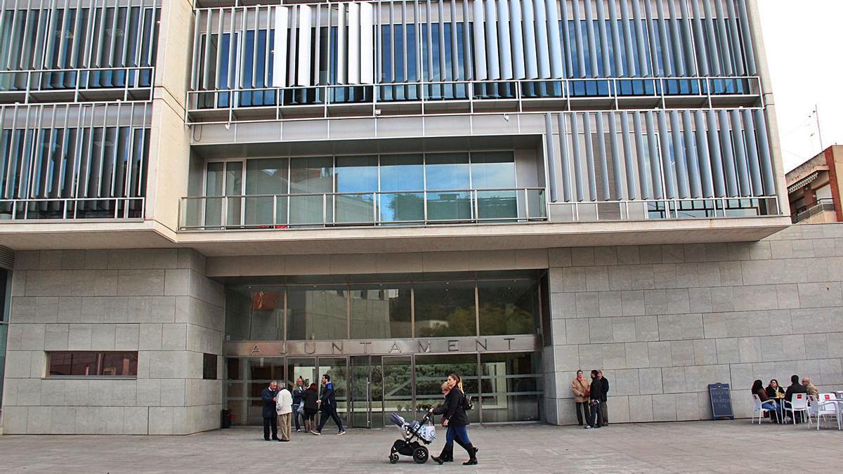 Fachada principal del Ayuntamiento de San Vicente del Raspeig.