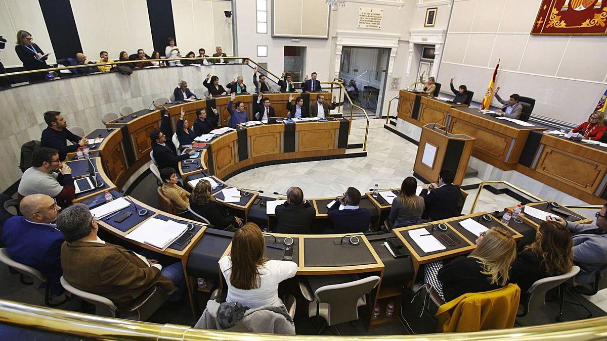 Plenary session of the Alicante Provincial Council, before the pandemic. | INFORMATION Plenary session of the Alicante Provincial Council, before the pandemic. | INFORMATION