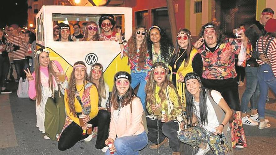 Benicàssim celebra el Carnaval con desfile de disfraces y música