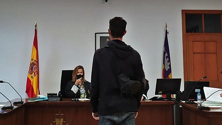 El joven condenado, ayer durante el juicio.