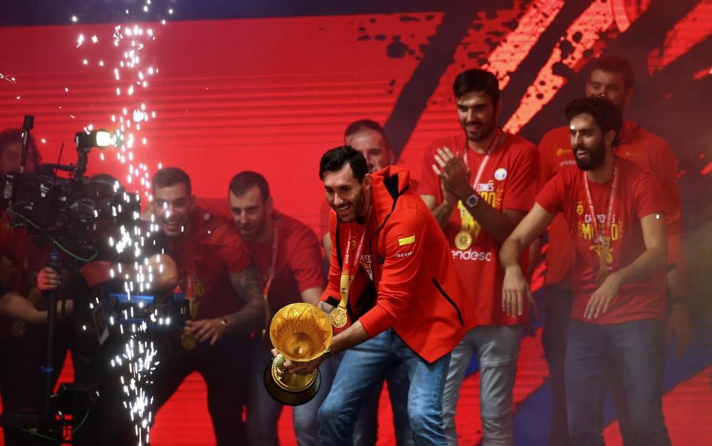 La selección celebra el título mundial en Madrid.