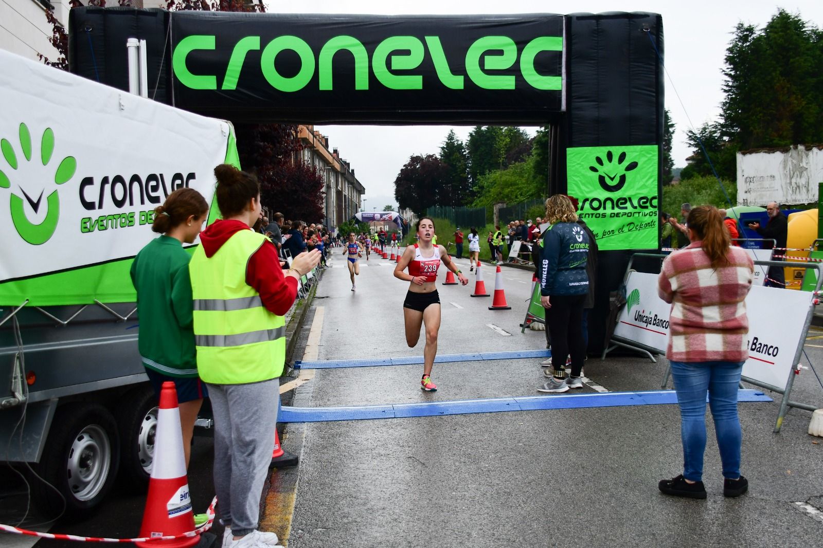 Moha Bakkali y Mariam Benkert se imponen en una competición que fue "una fiesta del atletismo"