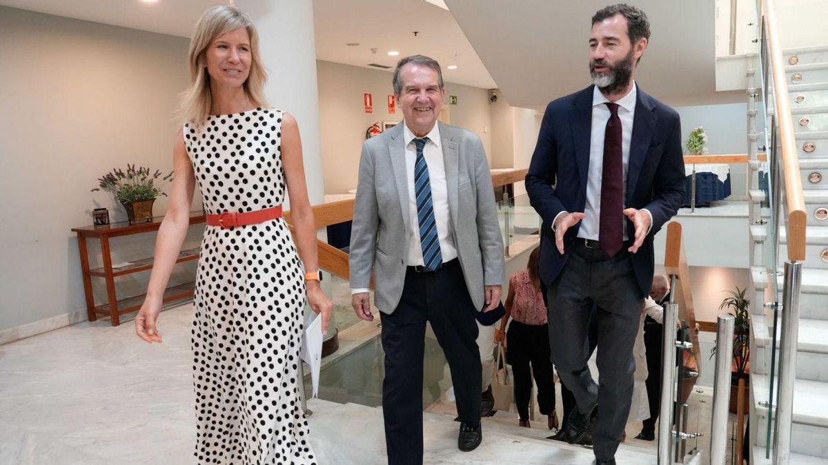 Borrás, Caballero y Quintanilla a su llegada al Círculo de Empresarios. | Adrián Irago