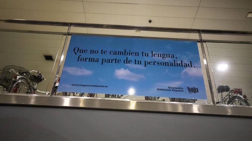 La consellera de Transportes, Marta Vidal, oculta que el cartel de la Estación Intermodal se retiró por las quejas de los usuarios