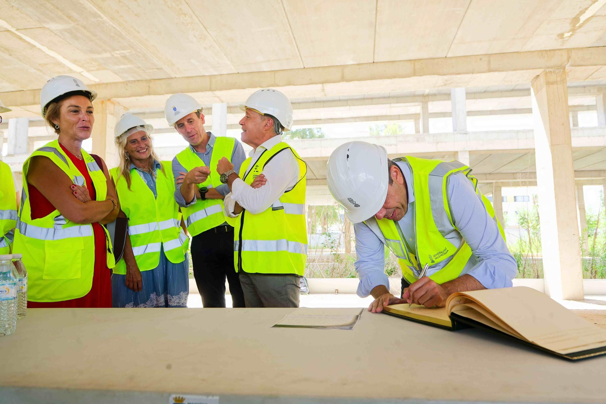 Visita de Mazón al futuro IES Jaume I de Burriana