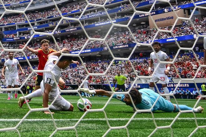 Una Bélgica sin ideas topa con Beiranvand y se complica la vida con otro empate
