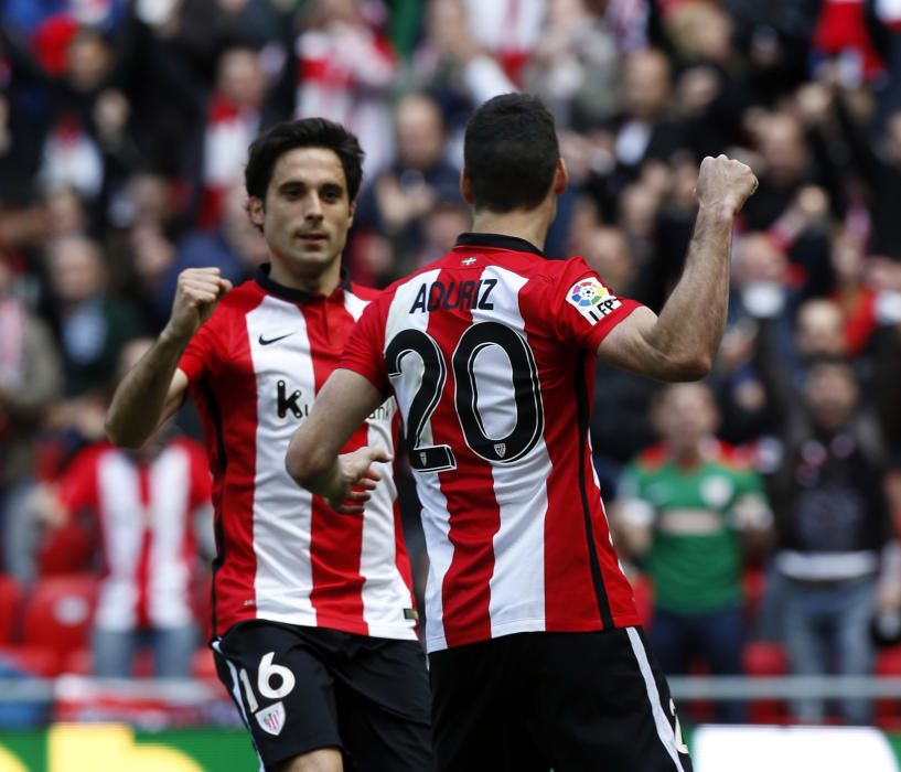 El Athletic le arrebata la quinta plaza a los celestes en un partido marcado por la expulsión de Cabral