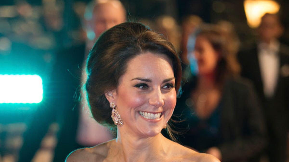 Kate Middleton con look de Alexander McQueen en los Premios Bafta 2017
