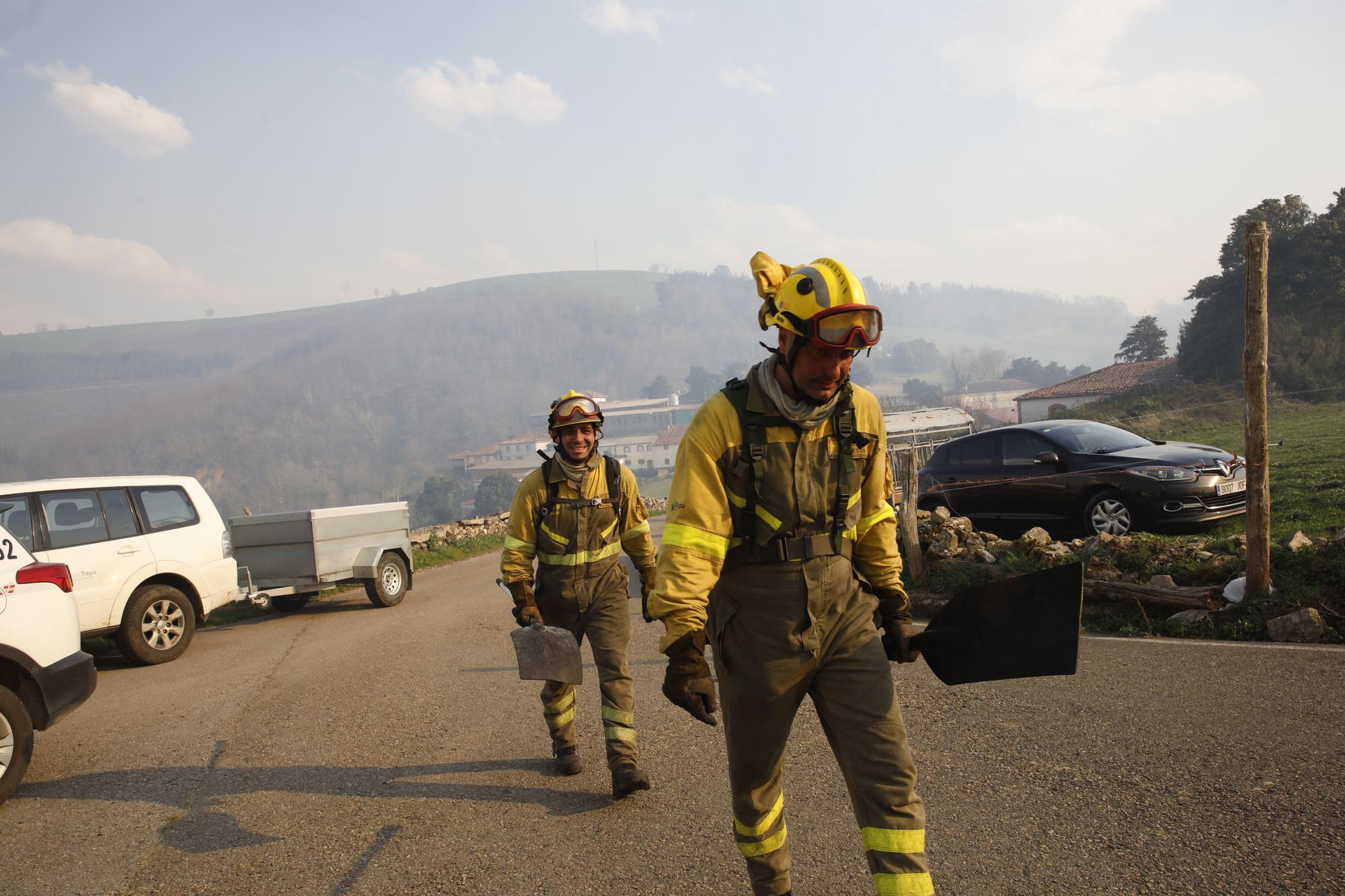 Las imágenes del preocupante incendio en Tineo