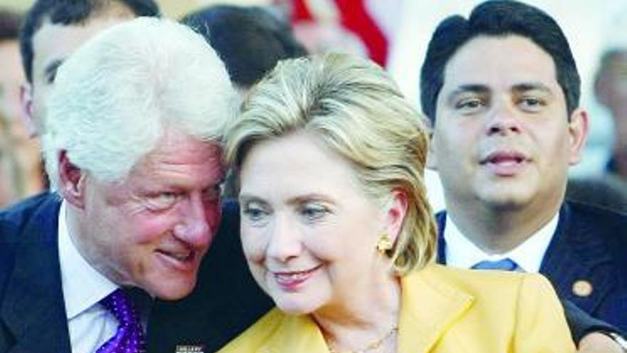 Bill y Hillary Clinton, en un acto, el pasado lunes, en San Juan (Puerto Rico).