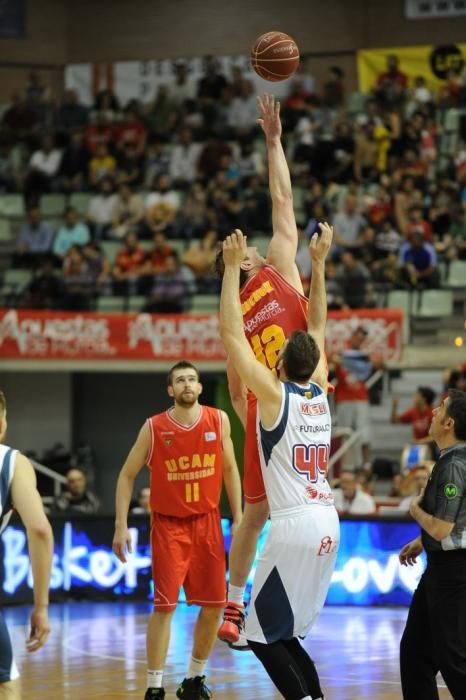 Partido entre el UCAM Baloncesto y el Manresa