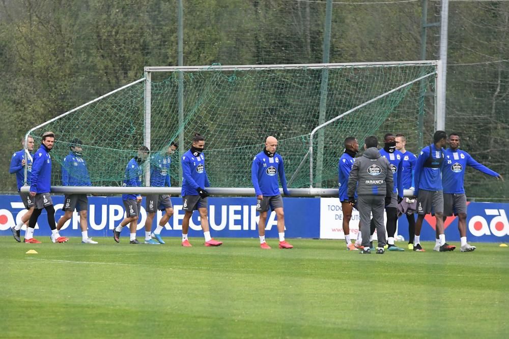 Entrenamiento del Deportivo a puerta cerrada